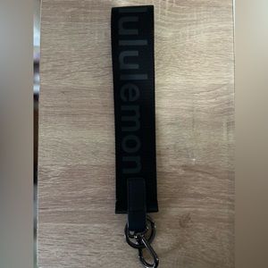 NEVER LOST LULULEMON KEYCHAIN